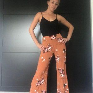 Adorable Pants for any event! Size small.